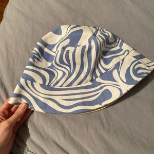 Patterned swirl bucket hat